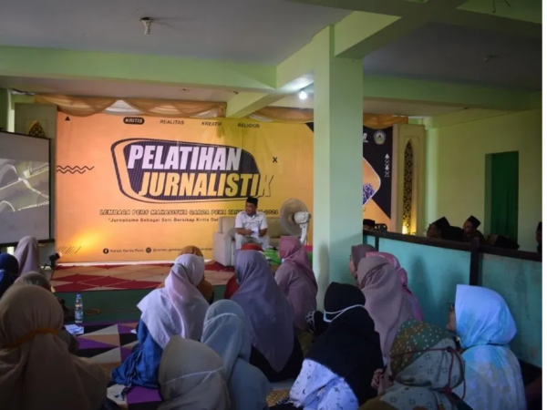 Pelatihan Jurnalistik, LPM Garda Pena Datangkan Jurnalis Suara Merdeka
